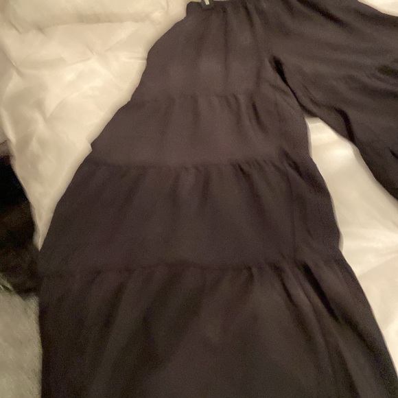 ❤️ NWOT Ruffle bottom pants - Picture 2 of 5